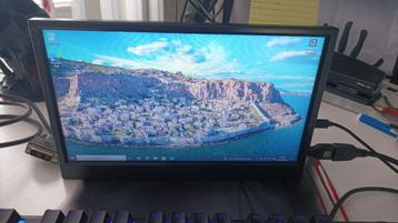 11.6" Mini Monitor (komt met stroom, HDMI adapter en HDMI ka beschikbaar voor biedingen