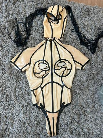 Unieke Latex Body Incl Masker Maat L beschikbaar voor biedingen