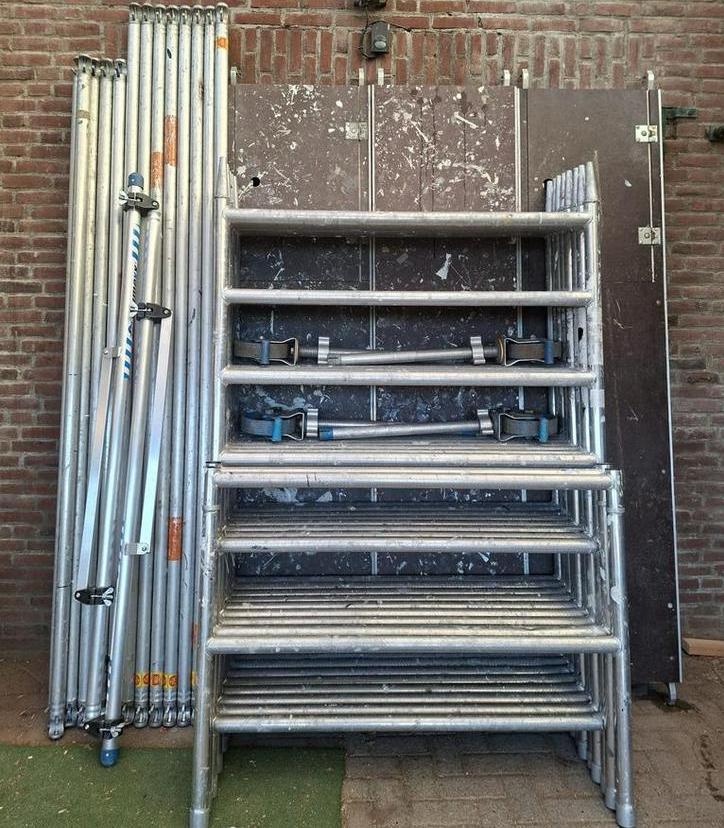 Europen 10.2 mtr werkhoogte rolsteiger 250x135, Doe-het-zelf en Verbouw, Steigers, Zo goed als nieuw, Rolsteiger of Kamersteiger