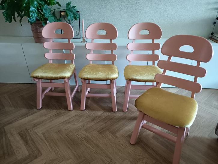 Hippe set Spaanse Brutalist Fishbone eetkamerstoelen, Huis en Inrichting, Stoelen, Zo goed als nieuw, Vier, Hout, Stof, Overige kleuren