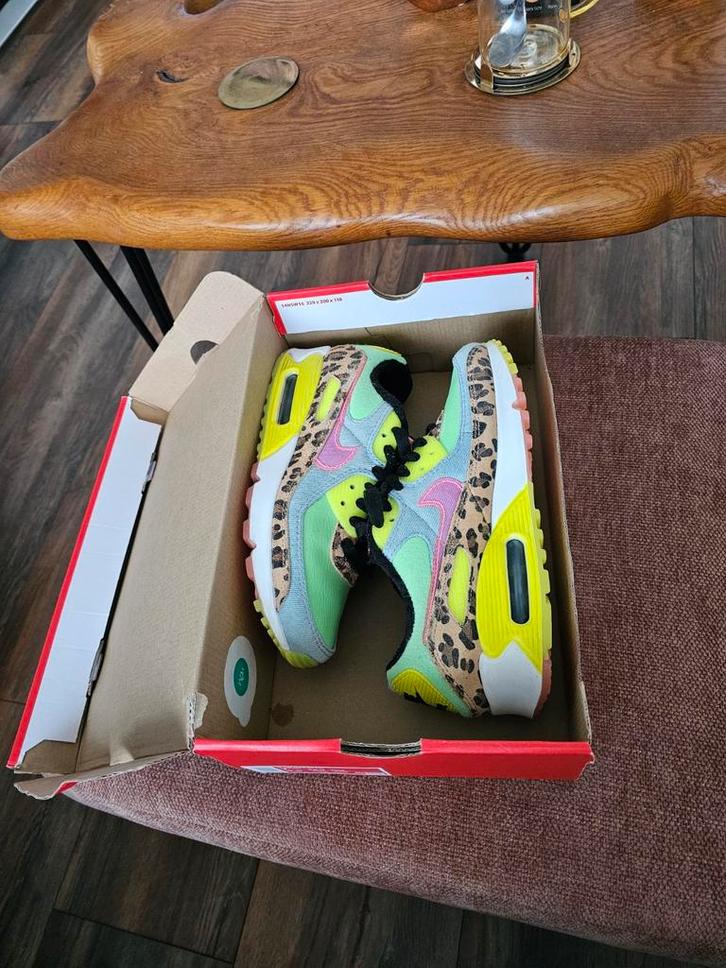 Zo goed als nieuw Nike Air Max 90 LX Illusion Green maat 38, Kleding | Dames, Schoenen, Zo goed als nieuw, Sneakers of Gympen