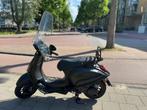 Vespa sprint 50cc mat grijs 2020, Fietsen en Brommers, Scooters | Vespa, Ophalen of Verzenden, Zo goed als nieuw