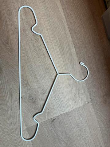 50 stuks ijzeren kleding hangers beschikbaar voor biedingen