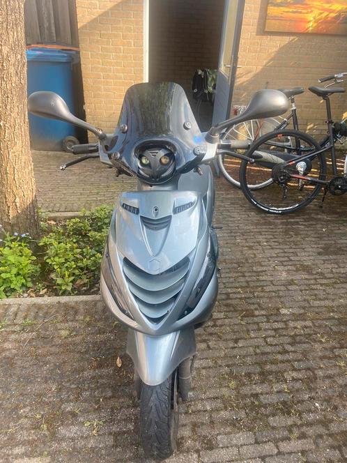 Piaggio Zip 2017 4t 2v - goed onderhouden, Fietsen en Brommers, Scooters | Piaggio, Zo goed als nieuw, Zip, Maximaal 45 km/u, Benzine