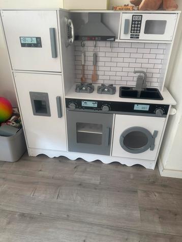 Speelkeuken voor jongens/meisjes beschikbaar voor biedingen