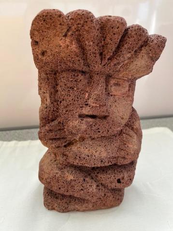 Steensculptuur beschikbaar voor biedingen