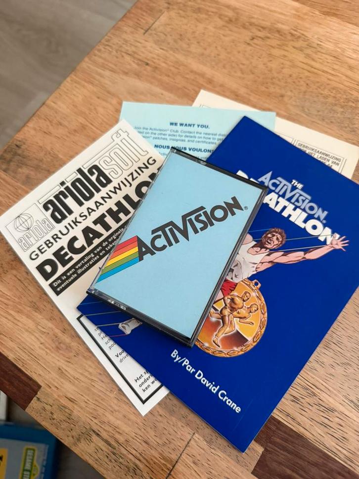Decathlon Commodore 64 cassette, met inlay en handleidingen, Computers en Software, Vintage Computers, Ophalen of Verzenden