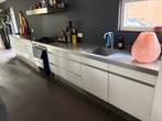 Moderne Greeploze Keuken met RVS Blad, Huis en Inrichting, Keuken | Complete keukens, Ophalen, Gebruikt, Wit, Enkelwandige keuken