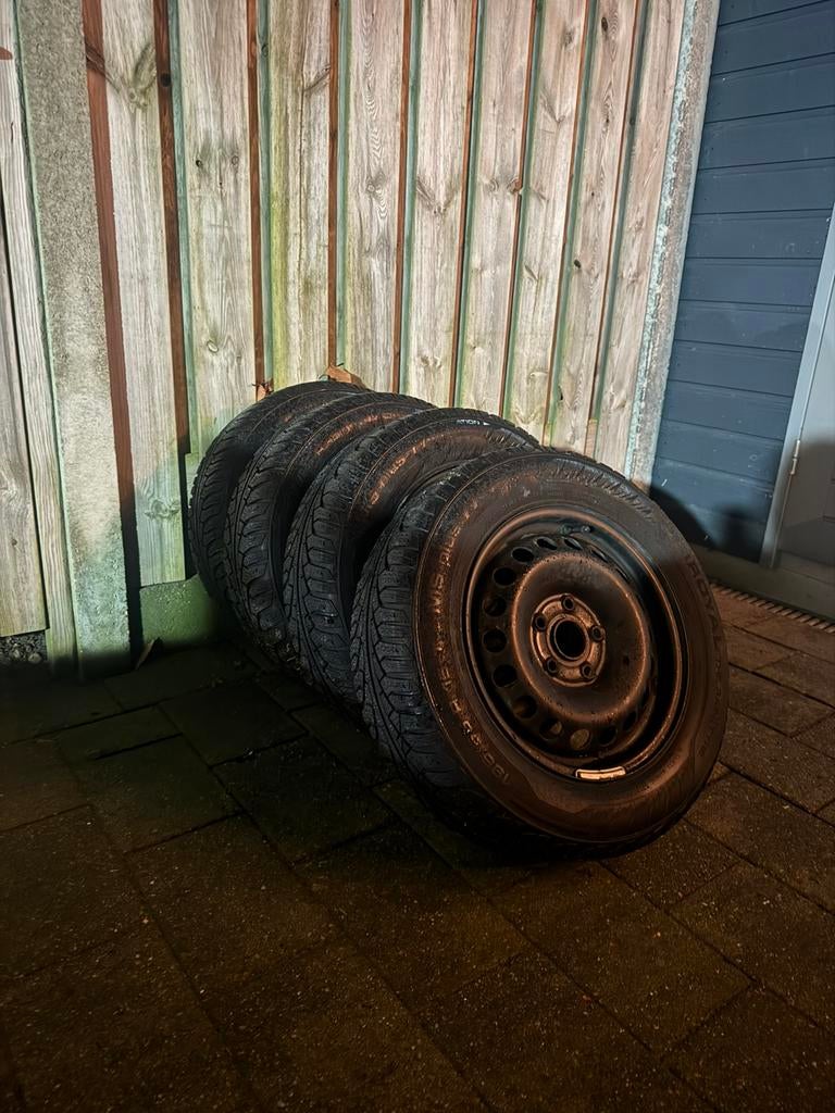 Stalen velgen met winterbanden – 195/65 R15 – Seat Leon, Auto diversen, Wieldoppen, Ophalen