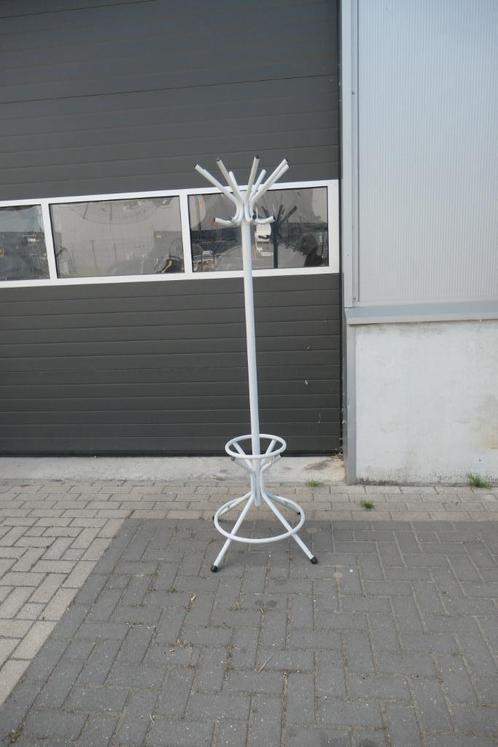 Grote stevige metalen staande kapstok voor veel jassen., Huis en Inrichting, Woonaccessoires | Kapstokken, Zo goed als nieuw, Staande kapstok