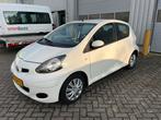 Toyota Aygo 1.0 12V Vvt-i 5DRS 2010 Wit, Auto's, Toyota, Voorwielaandrijving, Zwart, 4 cilinders, 4 stoelen