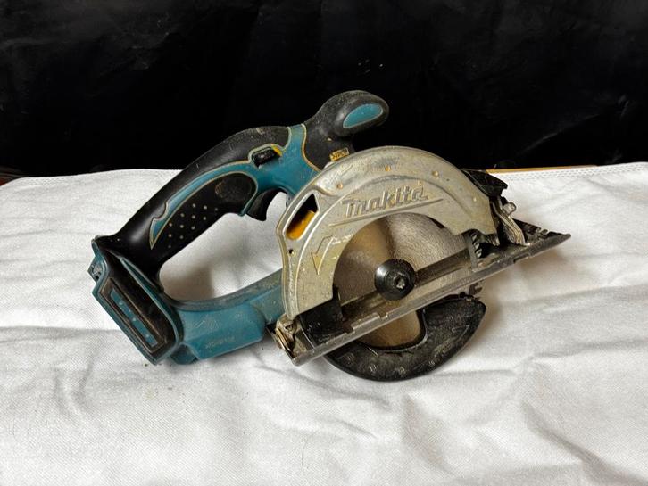 BSS501 makita 18v cirkelzaag, Doe-het-zelf en Verbouw, Gereedschap | Zaagmachines, Zo goed als nieuw, Cirkelzaag, Minder dan 600 watt