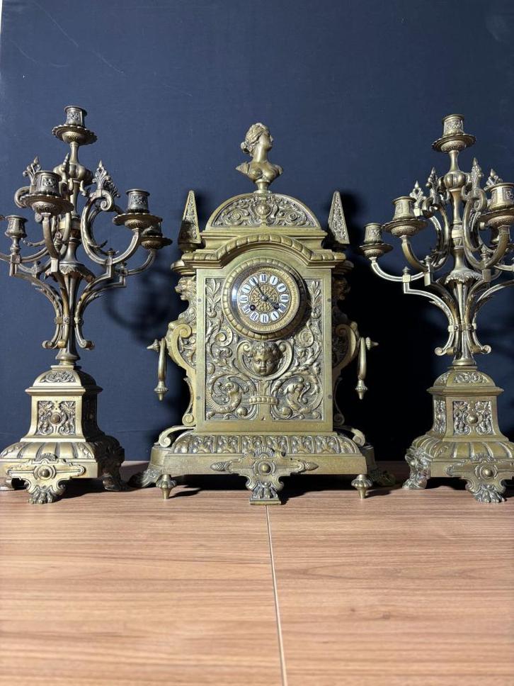 (83) Antieke Franse Bronzen Regency Pendule + Kandelaren, Antiek en Kunst, Antiek | Klokken, Ophalen of Verzenden