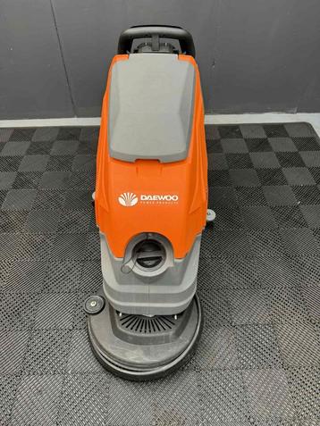 Nieuwe Schrobzuigmachine - Daewoo beschikbaar voor biedingen