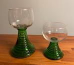 Twee moezelglazen met zware groene voet, Verzamelen, Glas en Borrelglaasjes, Ophalen of Verzenden, Zo goed als nieuw, Overige typen