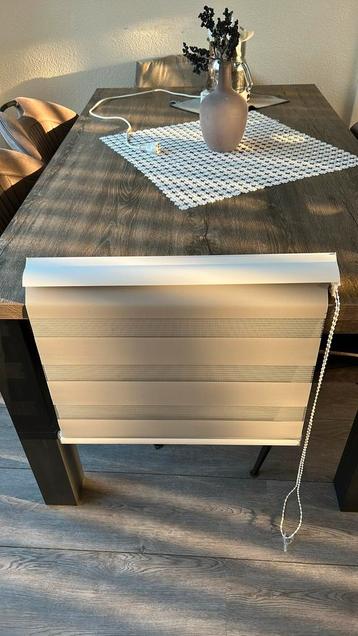 2 Rolgordijnen te koop beschikbaar voor biedingen