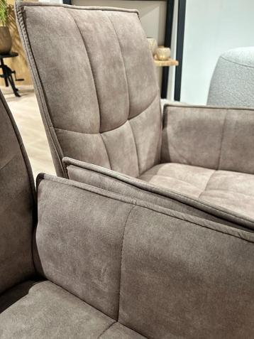 Eetkamerstoelen Fancy (€100 voor 2 stuks) beschikbaar voor biedingen