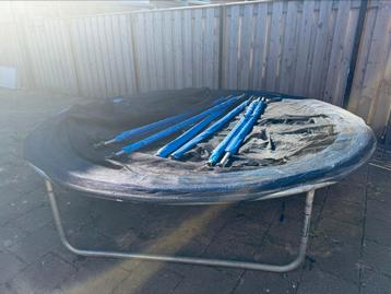 Grote Trampoline beschikbaar voor biedingen