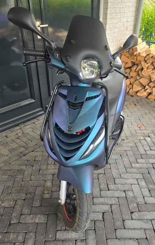 Piaggo ZIP 2023 SP Custom Full Option E5, Fietsen en Brommers, Scooters | Piaggio, Zo goed als nieuw, Zip, Benzine, Ophalen