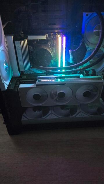 GIGABYTE RTX 3080 OC X3 FAN (WIT) beschikbaar voor biedingen