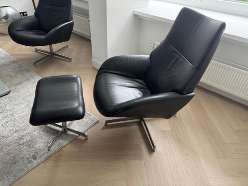 2 Fauteuils met Hocker zwart leer: Kebe Living Lotus, Huis en Inrichting, Fauteuils, Zo goed als nieuw, Leer, 50 tot 75 cm, 75 tot 100 cm