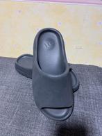 Nieuwe Yeezy slide onyx - sneakers- slippers - grijs/ zwart, Slippers, Zwart, Nieuw, Ophalen of Verzenden