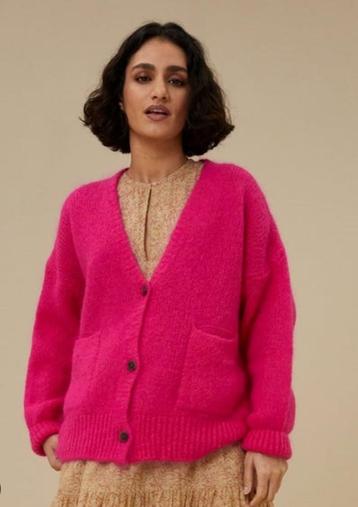 leuk warm vest van By-Bar in magenta mt S (of M) mohairmix beschikbaar voor biedingen