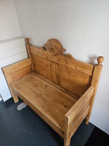 Antiek Houten Bankje met Opbergruimte beschikbaar voor biedingen