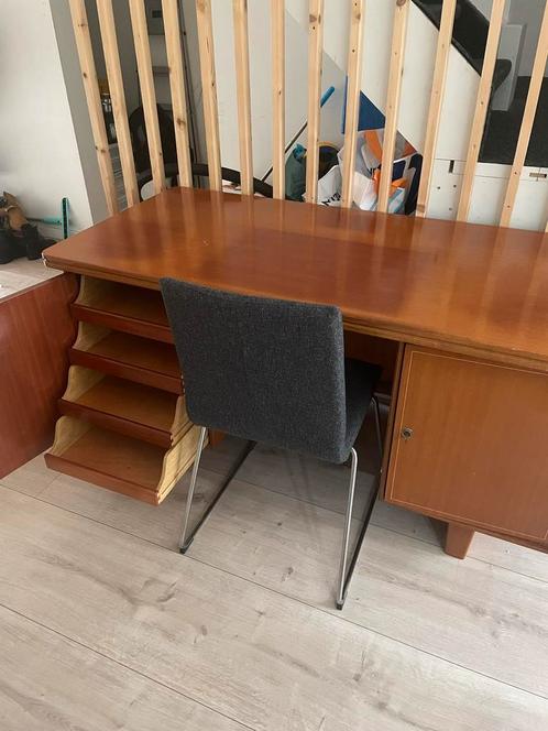 Antiek Bureau uit 1970., Huis en Inrichting, Bureaus, Zo goed als nieuw, Ophalen of Verzenden