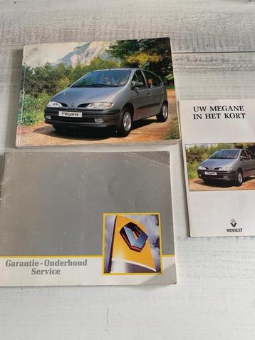 Drie  origenele boekjes over de Renault Megane uit 1997 beschikbaar voor biedingen