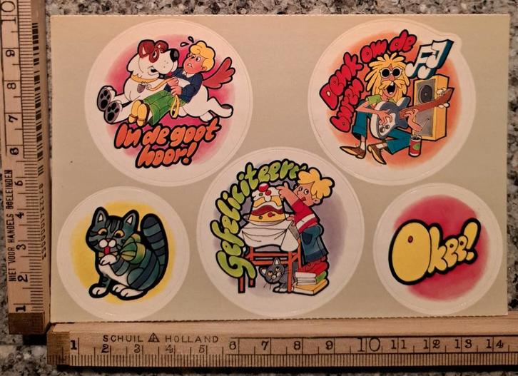 2 vintage ansichtkaarten met grappige stickers Rabobank 1982, Verzamelen, Stickers, Zo goed als nieuw, Ophalen of Verzenden