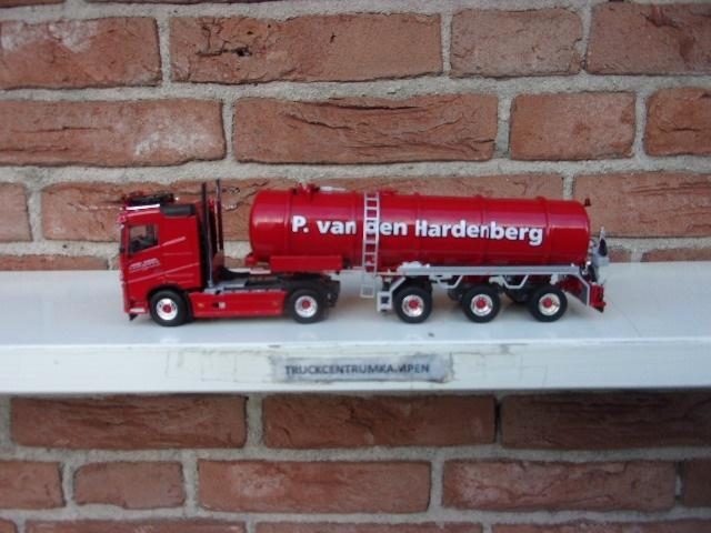WSI  Volvoi  FH4  Sleeper  van  P.  van  den  Hardenberg., Hobby en Vrije tijd, Modelauto's | 1:50, Nieuw, Bus of Vrachtwagen
