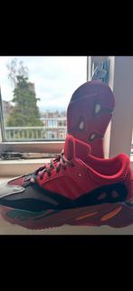 Yeezy 700 red, Overige kleuren, Nieuw, Ophalen of Verzenden, Sneakers of Gympen