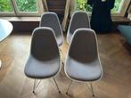 4 x Vitra stoelen Eames Plastic Side Chair DSR Grijs/Wit, Huis en Inrichting, Stoelen, Ophalen, Zo goed als nieuw, Metaal, Vier