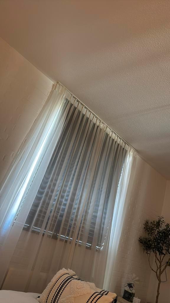 Gordijnrails 200cm dubbele rail wit inclusief runners, Huis en Inrichting, Stoffering | Gordijnen en Lamellen, Zo goed als nieuw