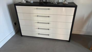 Dressoir tv kast ladenkast beschikbaar voor biedingen