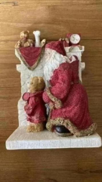 Beeldje kerstman met beer beschikbaar voor biedingen
