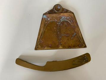 Art deco   Koperen tafelveger beschikbaar voor biedingen