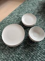 IKEA Serviesset: 6 borden, 6 ontbijtborden, 6 kommen), Huis en Inrichting, Keuken | Servies, Ophalen, Gebruikt, Compleet servies
