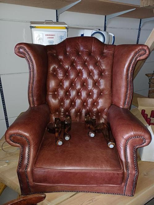 Chesterfield oorfauteuil origineel oud, nieuw gestoffeerd, Antiek en Kunst, Antiek | Meubels | Stoelen en Banken, Ophalen of Verzenden