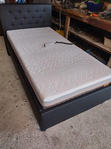 M Line Iconic Hero 5 matras 90 x 200 cm half jaar oud  beschikbaar voor biedingen