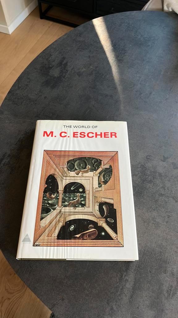 The World of M.C. Escher. Locher, Abrams 1971, Boeken, Kunst en Cultuur | Beeldend, Zo goed als nieuw, Schilder- en Tekenkunst