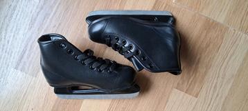 Kunst Schaatsen. Nieuw. Maat 30 beschikbaar voor biedingen
