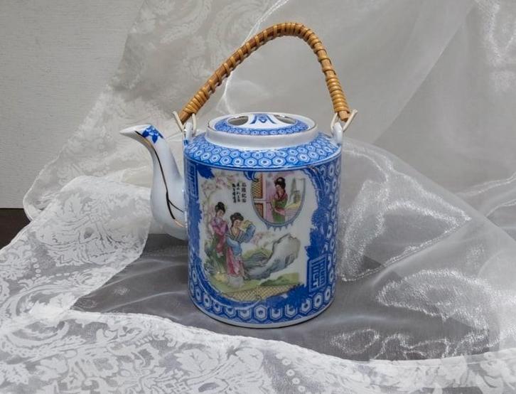 Japans porseleinen theepotje, Antiek en Kunst, Antiek | Porselein, Ophalen of Verzenden