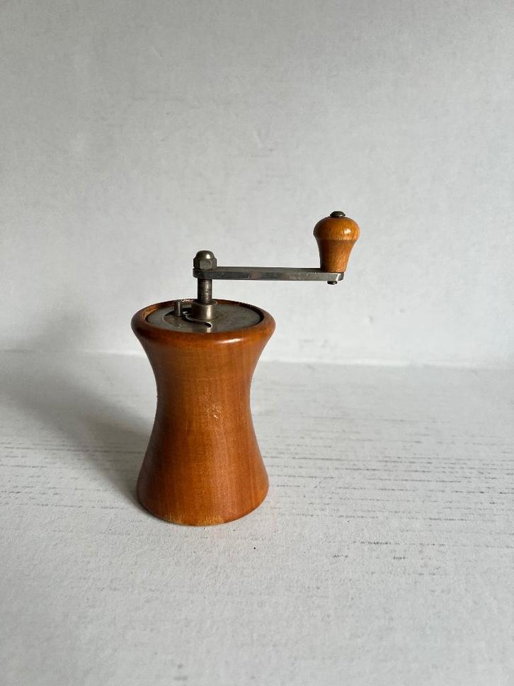 Nostalgisch Vintage antiek pepermolen met slinger, Antiek en Kunst, Antiek | Keukenbenodigdheden, Ophalen of Verzenden