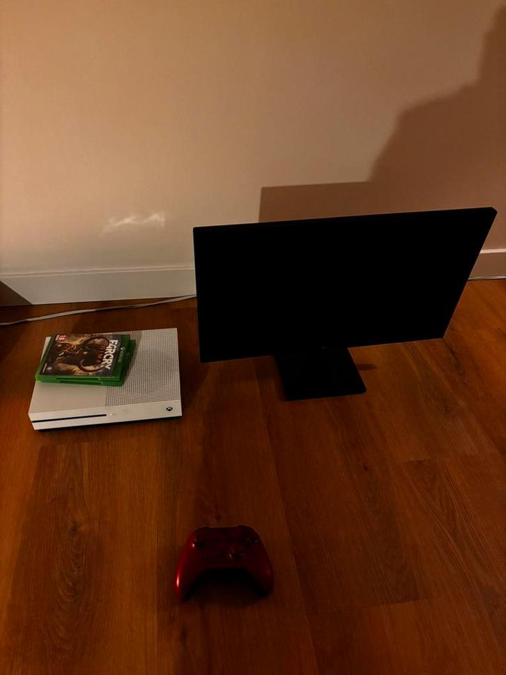Xbox one S met monitor, Spelcomputers en Games, Spelcomputers | Xbox One, Zo goed als nieuw, Xbox One S, 1 TB, Met 1 controller