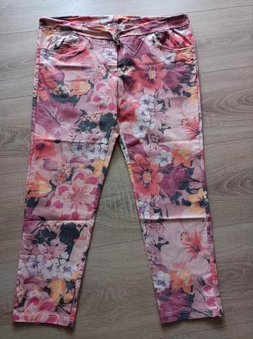 Mooie broek van het merk  "Made in Italy" maat 50 beschikbaar voor biedingen