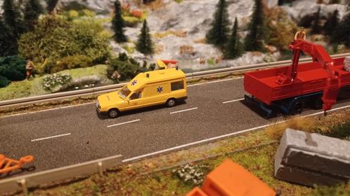 Herpa mercedes ambulance zelfbouw...., Hobby en Vrije tijd, Modelauto's | 1:87, Zo goed als nieuw, Auto, Herpa, Ophalen of Verzenden
