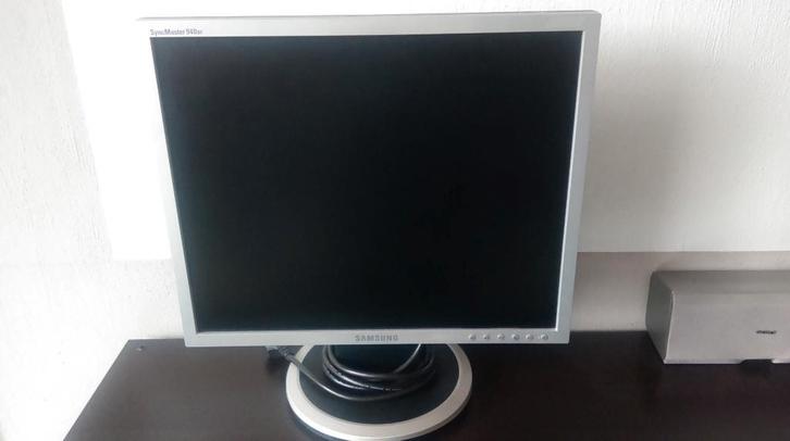 Samsung syncmaster 940 BF, Computers en Software, Monitoren, Zo goed als nieuw, 60 Hz of minder, DisplayPort, DVI, VGA, In hoogte verstelbaar