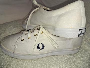 FRED PERRY klassieke witte gympen/sneakers mt39 uk6  beschikbaar voor biedingen